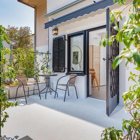 3 Minutes From The Beach: Lovely Studio Apartment PUY 외부 사진