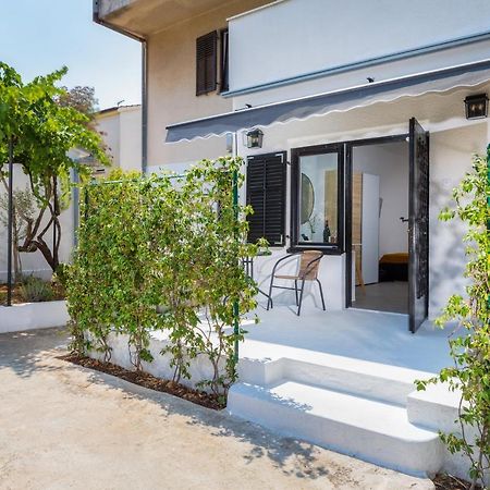 3 Minutes From The Beach: Lovely Studio Apartment PUY 외부 사진