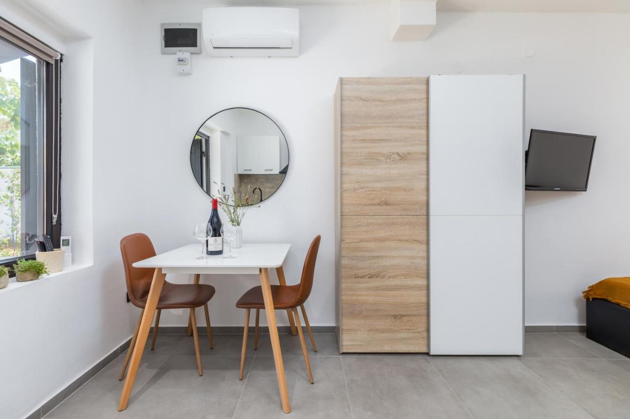 3 Minutes From The Beach: Lovely Studio Apartment PUY 외부 사진