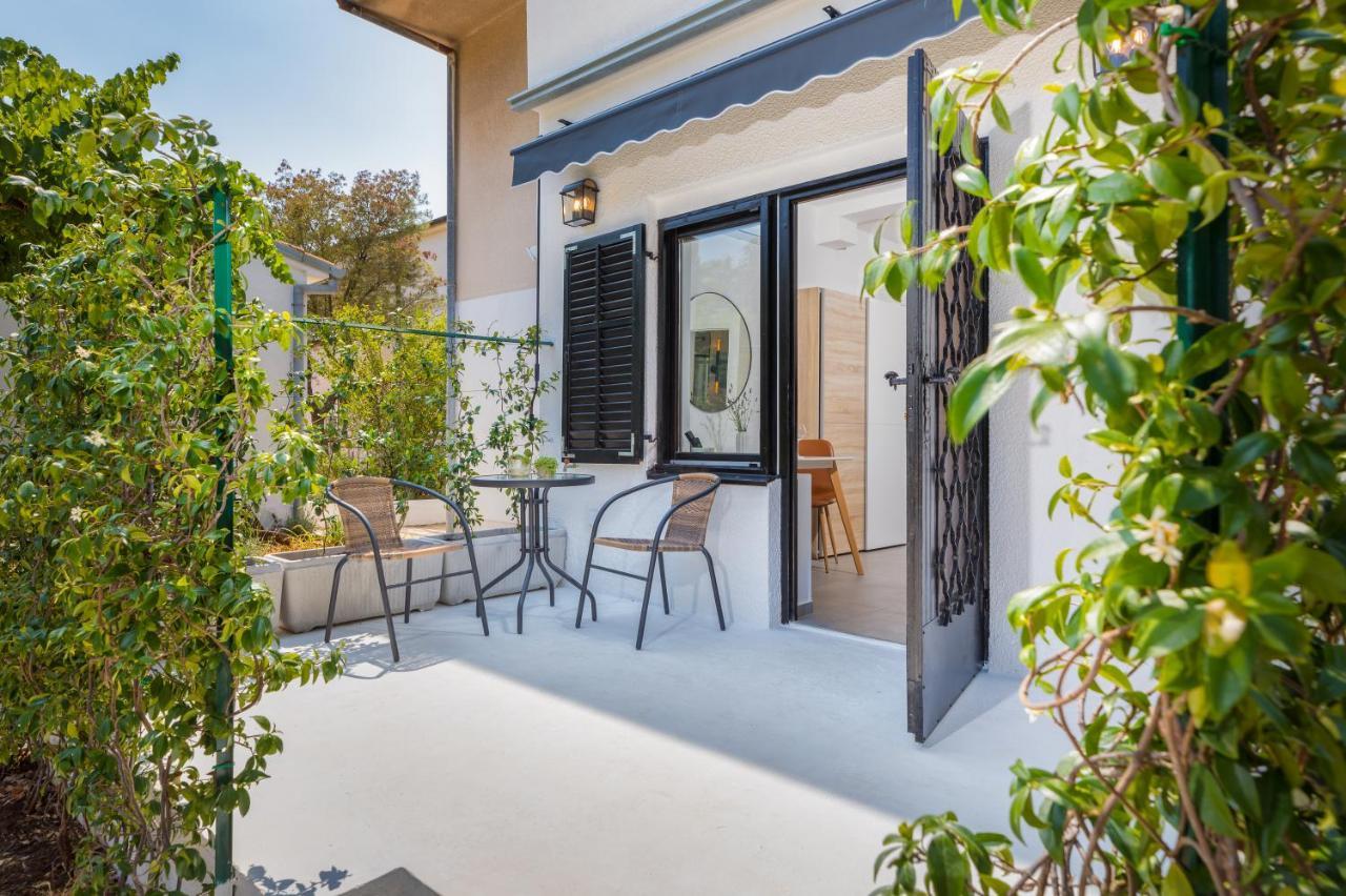 3 Minutes From The Beach: Lovely Studio Apartment PUY 외부 사진
