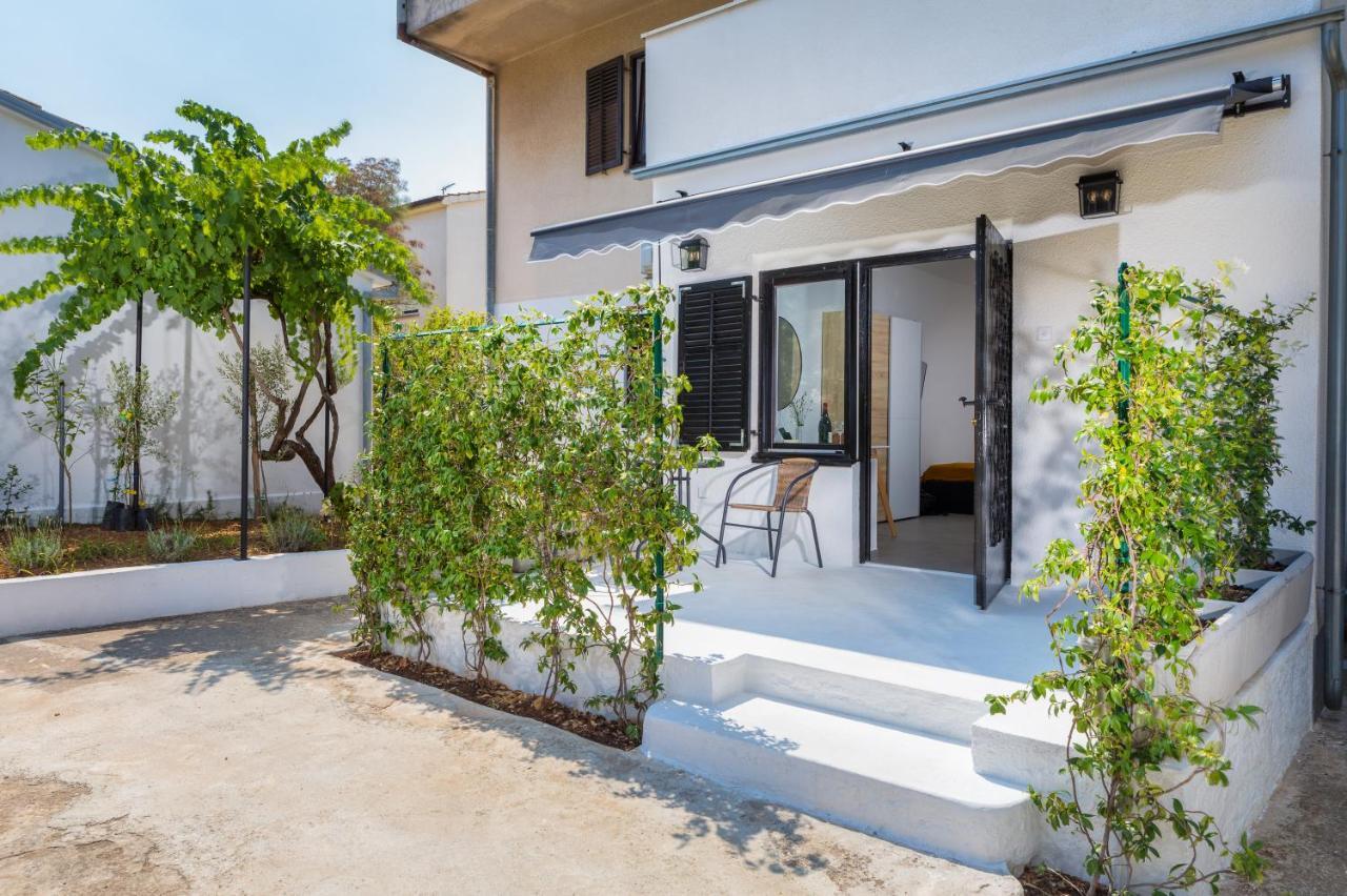 3 Minutes From The Beach: Lovely Studio Apartment PUY 외부 사진
